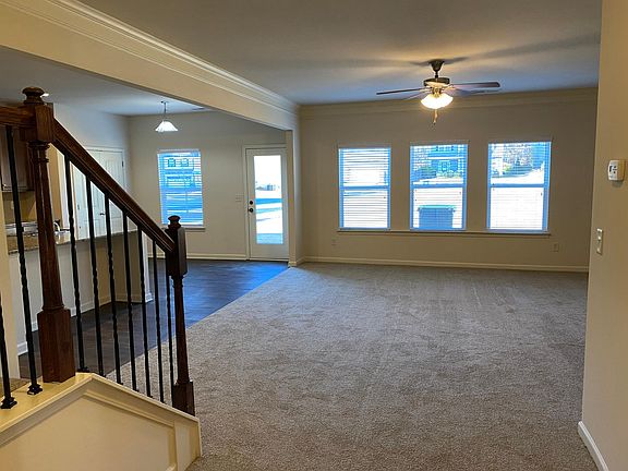4th image of 608 Pine Ln