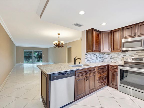 4th image of 2404 Antigua Circle #L3