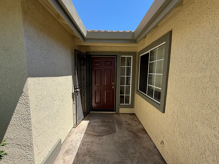 1384 Somerset Dr — Photo 3