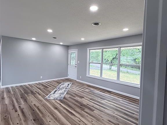 4th image of 2181 Spring Bluff Rd