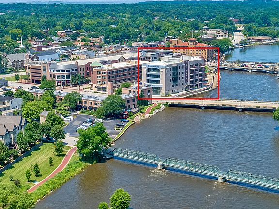 2nd image of 10 W Illinois St #3D
