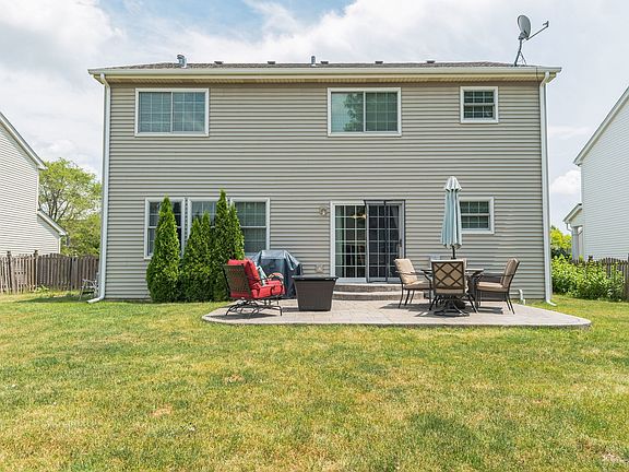 3rd image of 743 Sapphire Dr