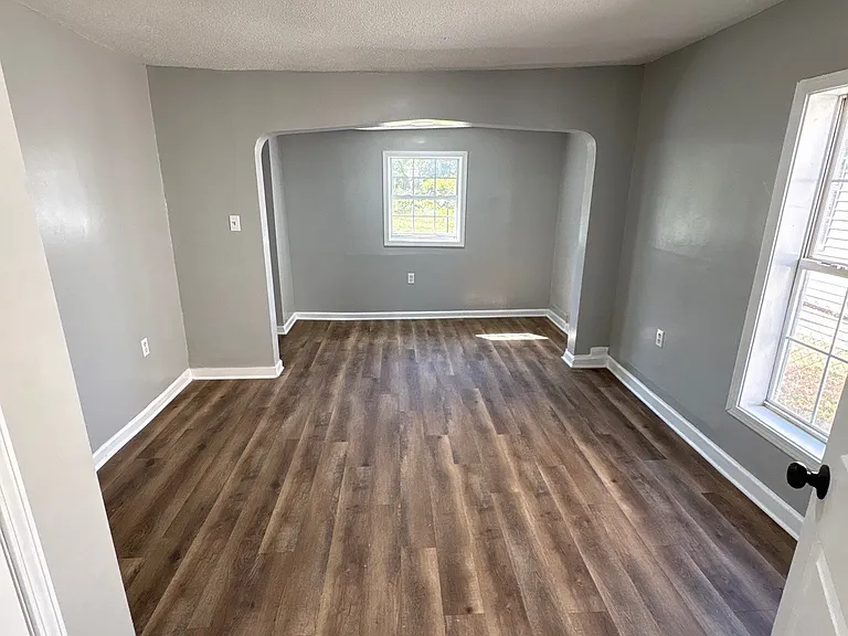 329 N College St — Photo 7