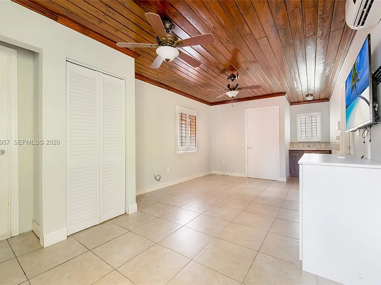 1110 Pizarro St — Photo 16