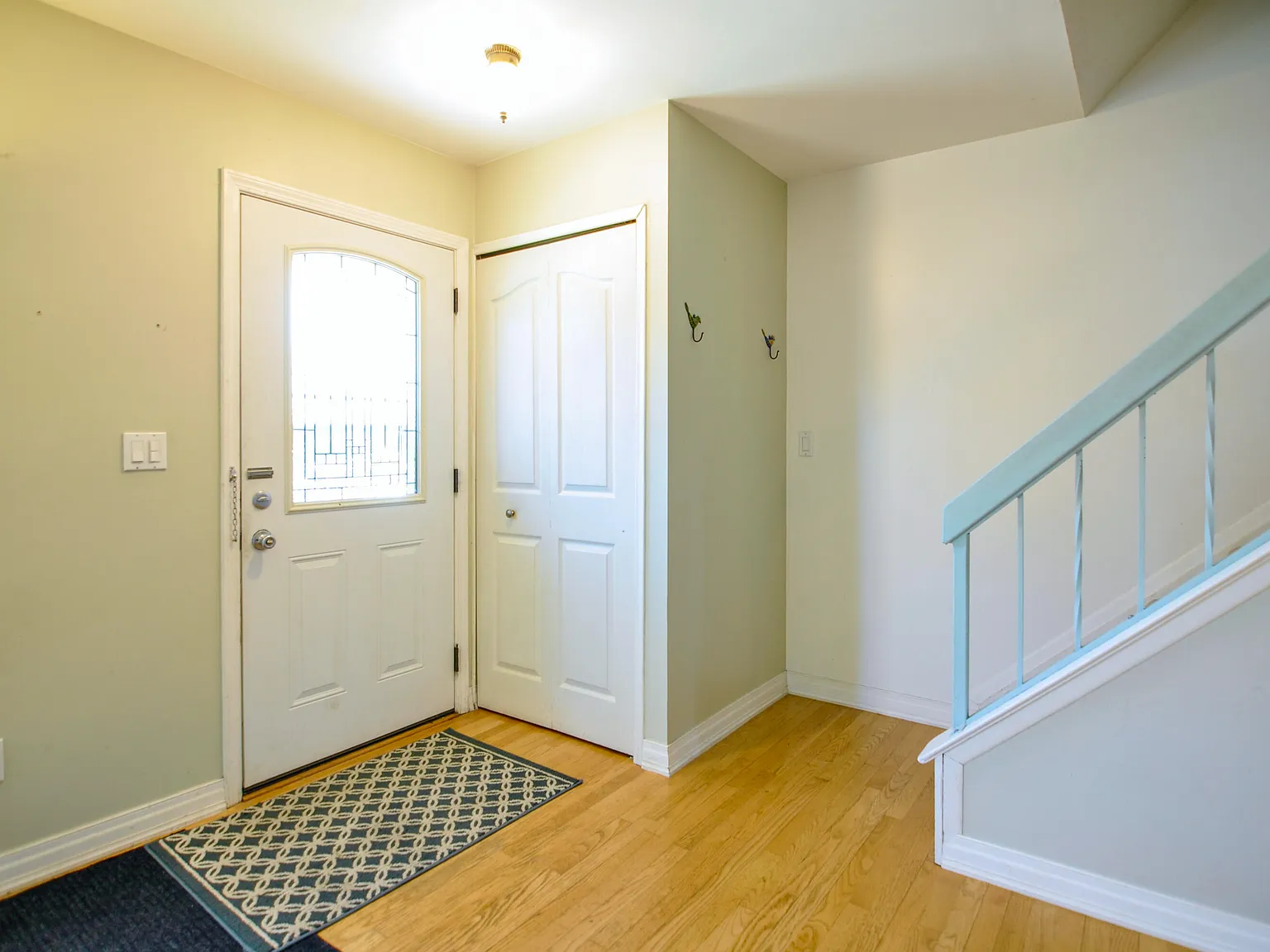 3 bed, 1.5 bath, 1140 sqft, $2,300 — Photo 4
