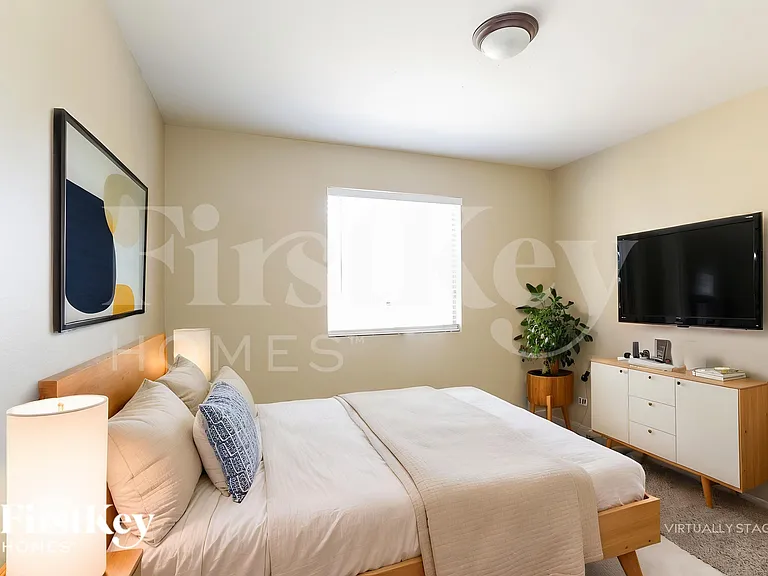 1633 W Charleston Ave — Photo 14