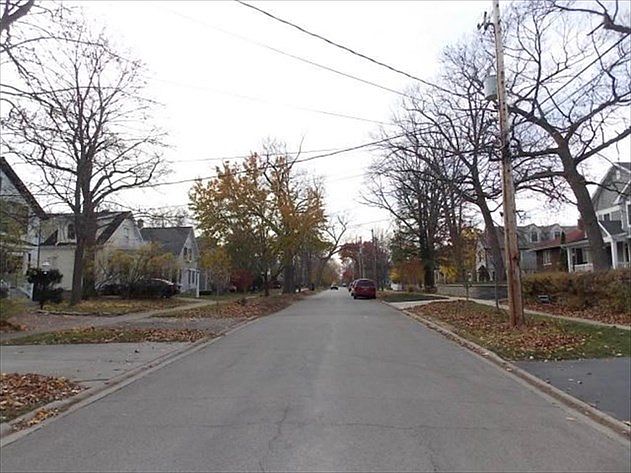 2nd image of 932 Spruce St