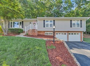 6132 Flamingo Dr, Roanoke, VA 24018