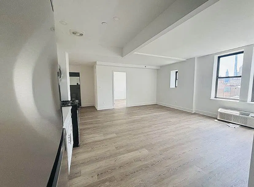 45 W 81st St #15F
