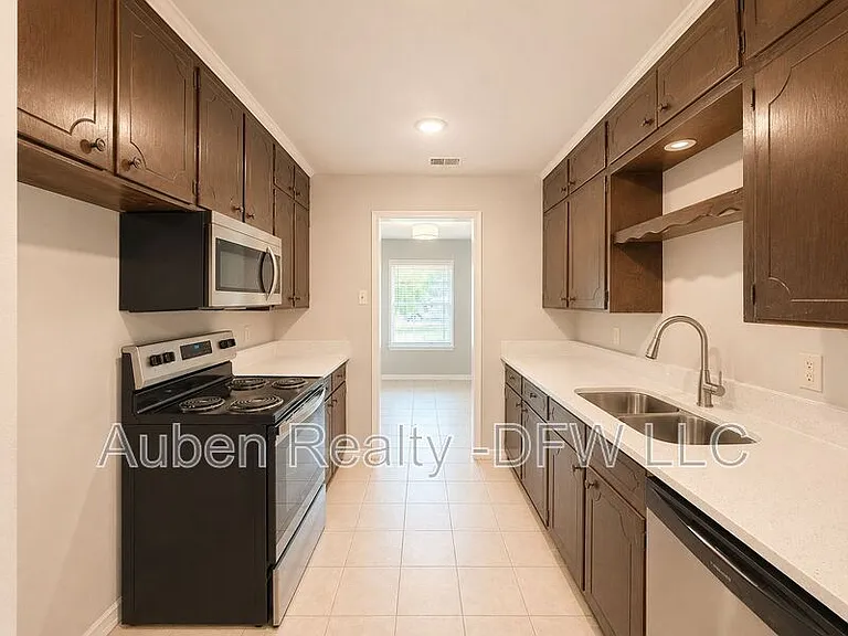 930 Lindy Ct — Photo 8