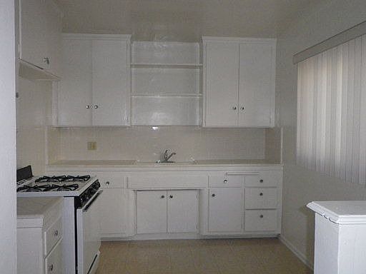 5th image of 1725 W 146th St