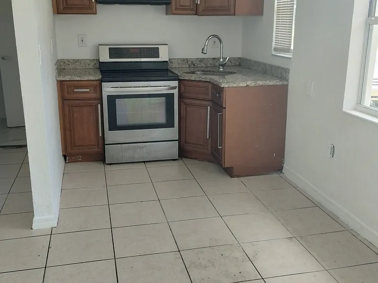1007 Avenue Munit #A — Photo 7