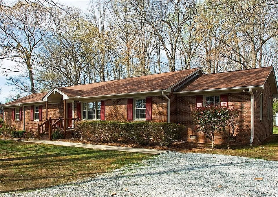1st image of 3701 Desmond Dr