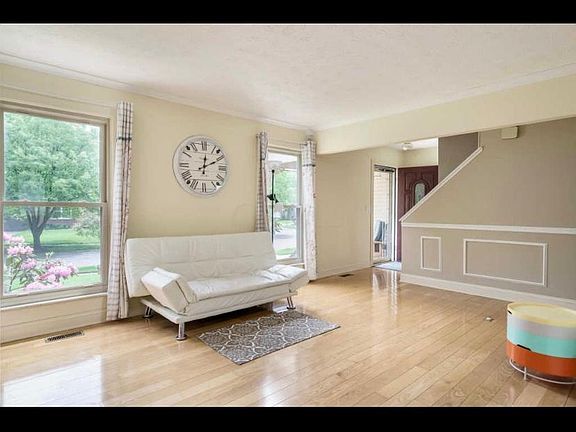 5th image of 2323 Benning Dr