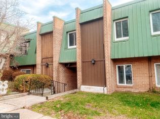 806 Meadowview Ln #806, Mont Clare, PA 19453