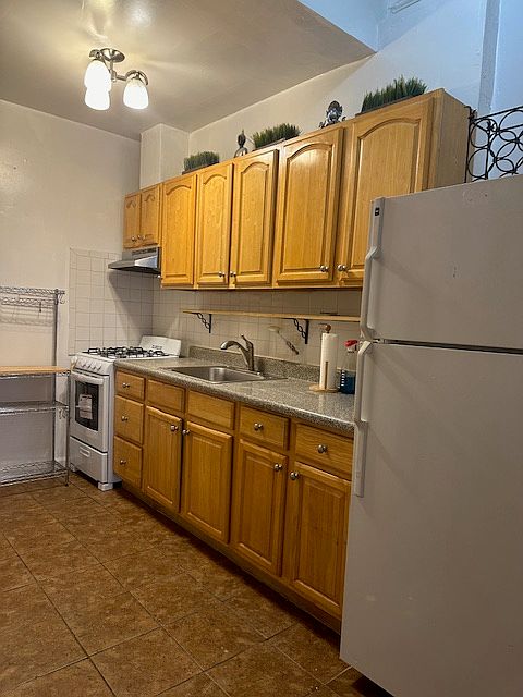 2nd image of 1483 Gates Ave #1