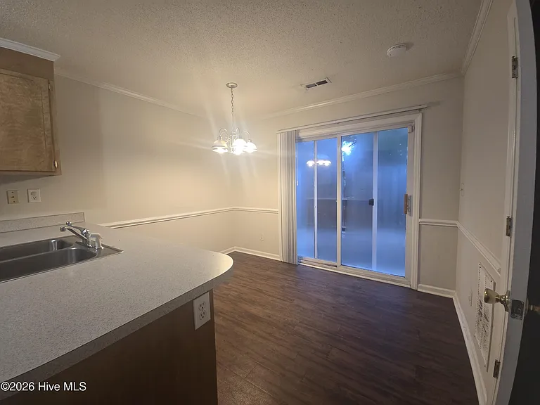 2325 Vineyard Dr #C4 — Photo 3