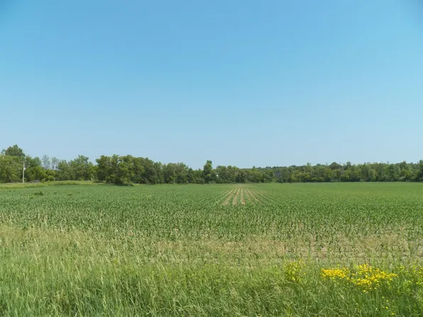 Hawthorne Dr #2, Pulaski, WI 54162