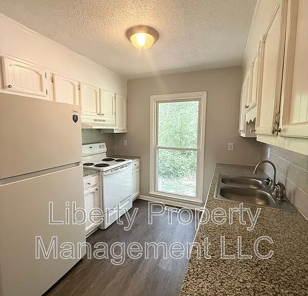 512 Nottingham Dr — Photo 5