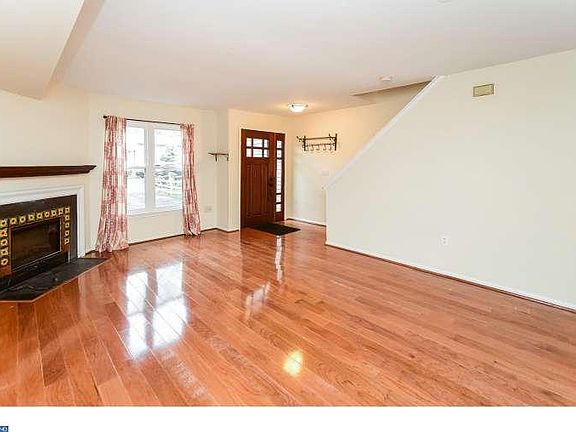3rd image of 3322 Wiehle St