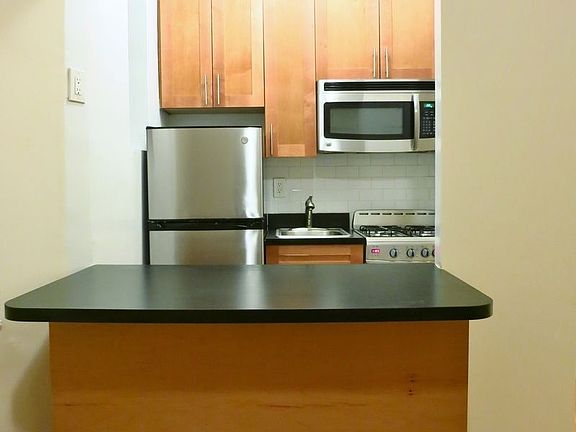 2nd image of 333 E 89th St APT E