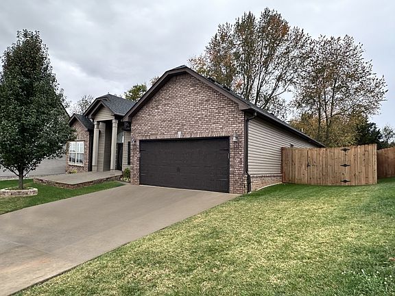 4th image of 631 Sturdivant Dr