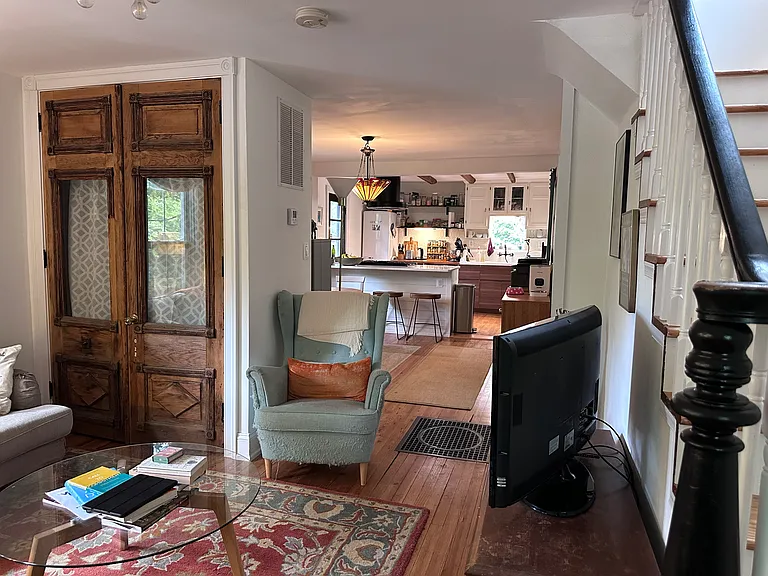 123 Grant Ave — Photo 3