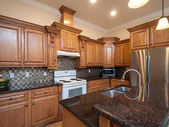 3rd image of 3106 S 5th Ln