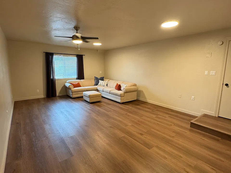 3846 N 54th St