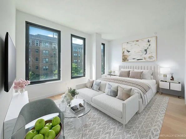21-21 31st St #3H, Astoria, NY 11105