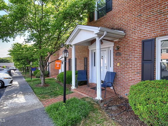3rd image of 2734 Oakland Ave #B9