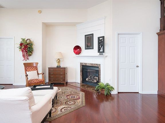 3rd image of 2 Amesbury Dr