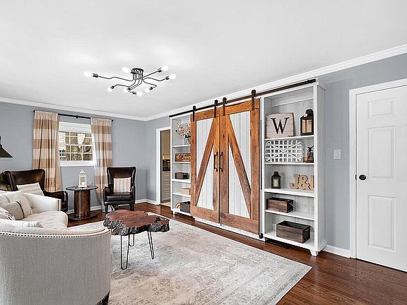 3rd image of 6435 Maplewood Dr