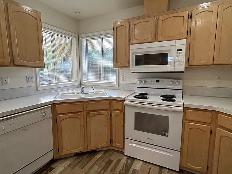 411 N Edgewood Ln — Photo 26