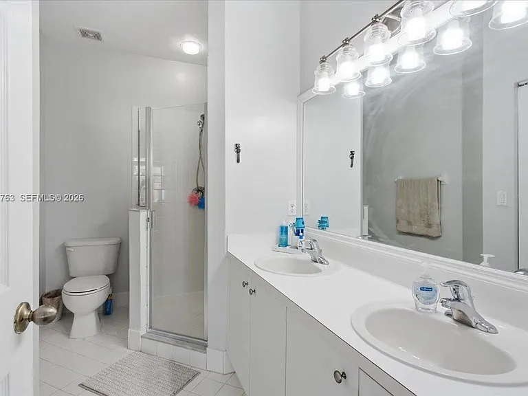 976 NE 42nd Ave #0 — Photo 25