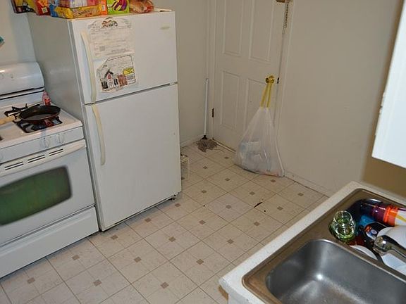 4th image of 1714 Saint Clair Ave #1716