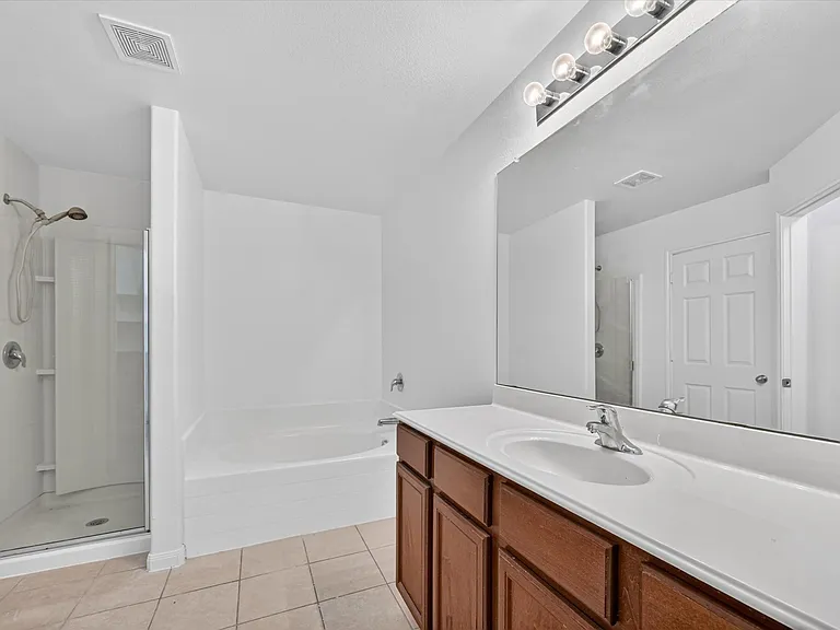 204 Lamont Rd — Photo 12