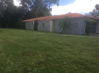 2721 Charleston Dr, Plant City, FL 33563