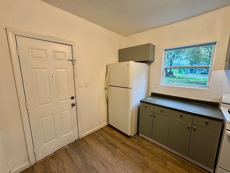42 Climax St — Photo 18