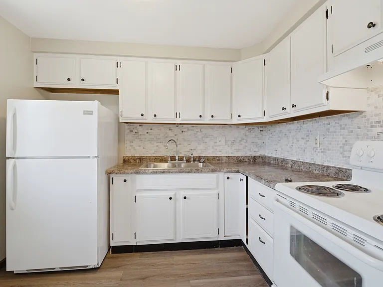 1114 Melrose Ct #1 — Photo 1