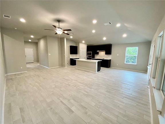 3rd image of 20915 Oak Dale Dr