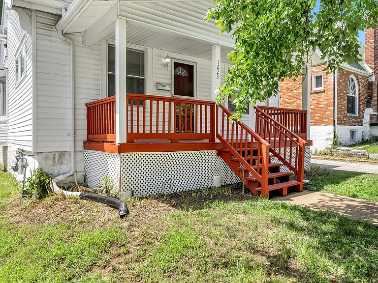 1223 Gruner Pl — Photo 3