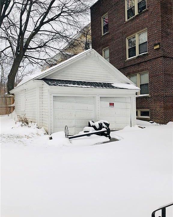 2nd image of 2923 S Salina St #25