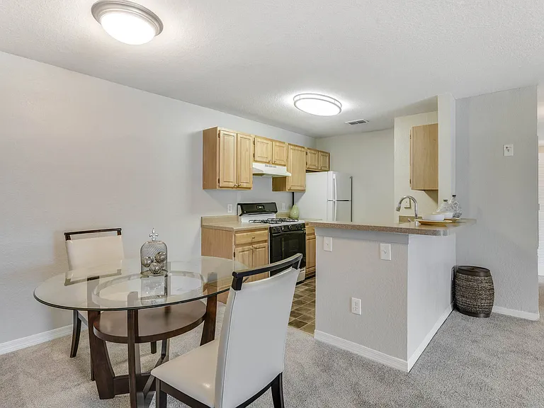 10237 Eastern Lake Ave — Photo 1