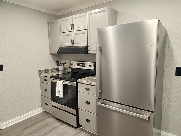 3rd image of 408 Giddens Dr