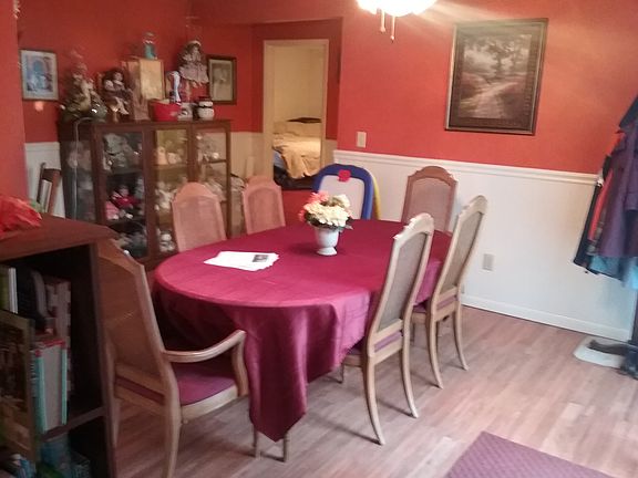 3rd image of 1437 Park Cir