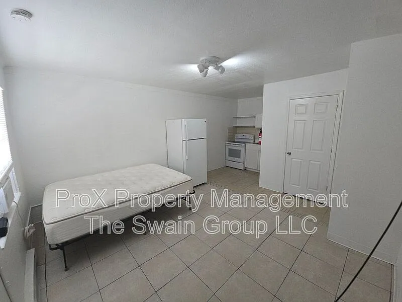 218 Florida Ave — Photo 3