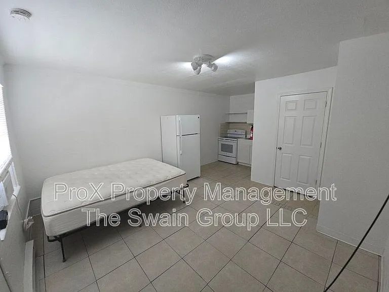218 Florida Ave #8 — Photo 2