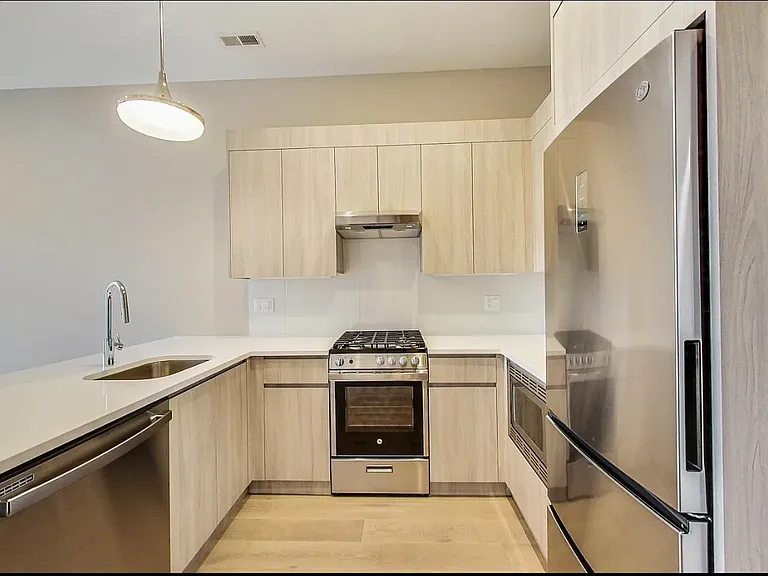 3757 N Sheffield Ave #390 — Photo 1