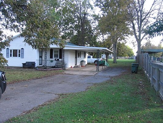 1st image of 957 E Main St
